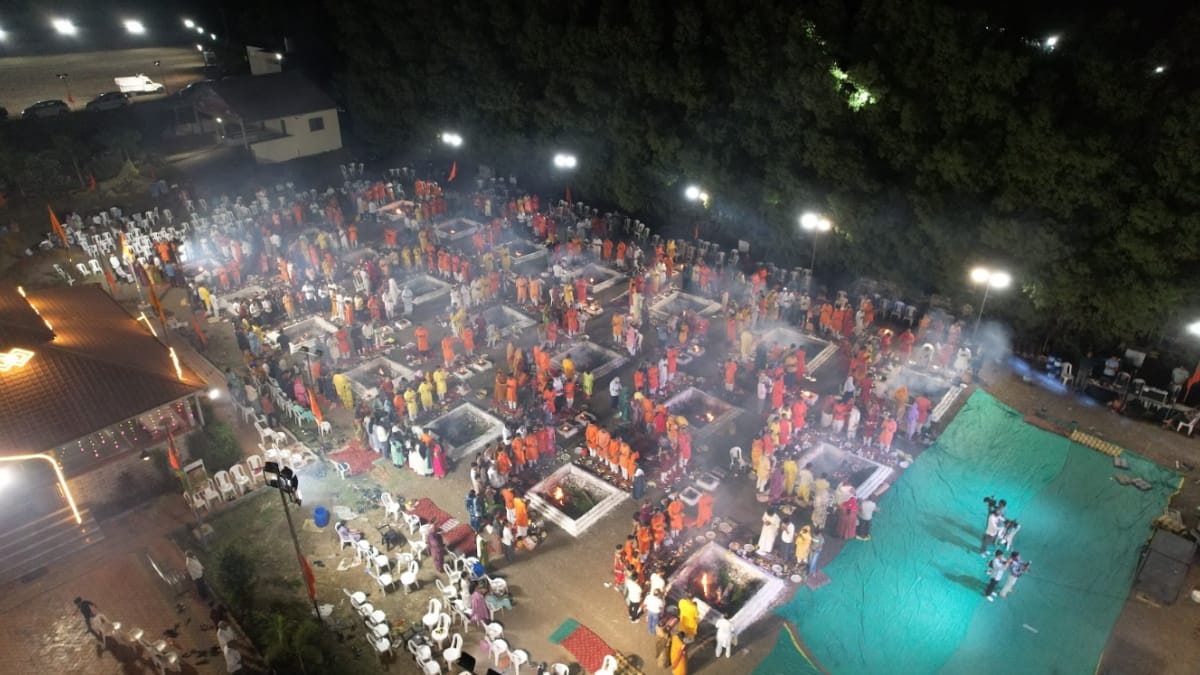 dattaatreya-ashram-creates-record-with-125000-paan-clove-offerings-during-24-hour-continuous-datt-bavani-recital-and-51-kund-hanuman-yagna-PNN